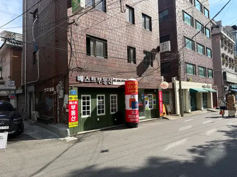 Hongdae Cocoon Luggage — Hongik Univ. Stn. Exits 5 / 7